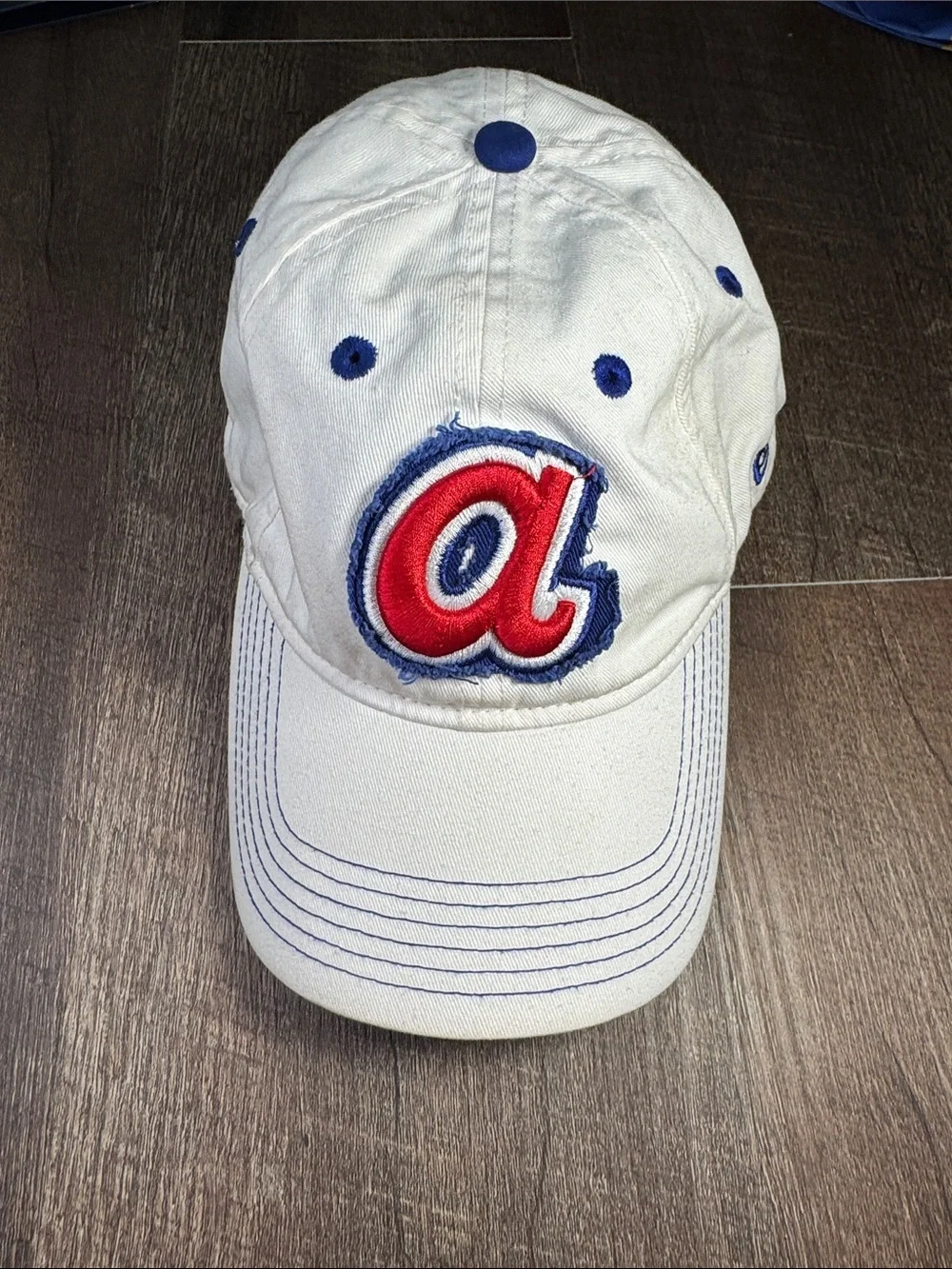 Atlanta Braves New Era Women’s White Baseball Cap with Red & Blue Logo